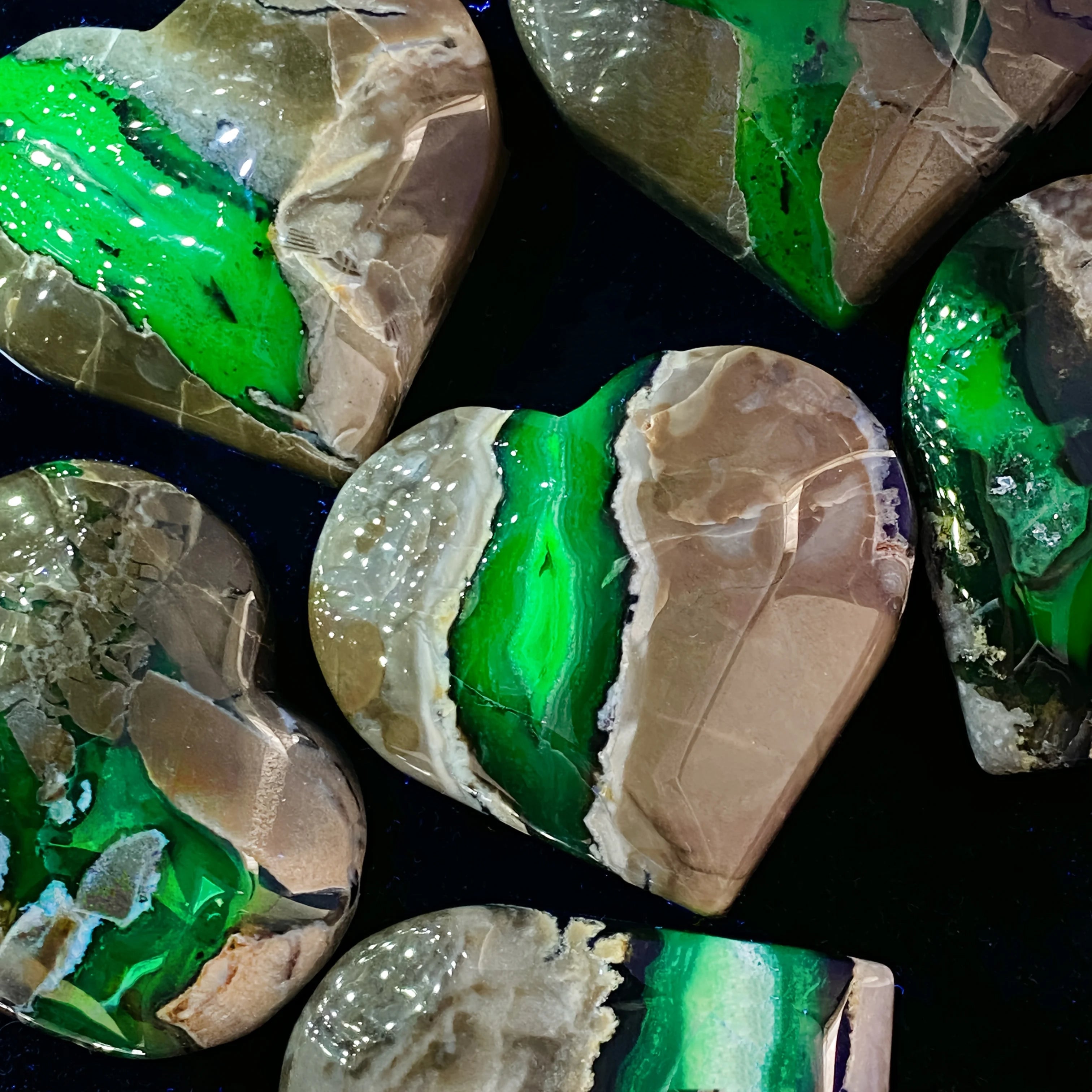 1pc Fluorescent Agate Heart, UV Reactive Stone, Home Decor Accent, Unique Natural Stone Collectible, Home Office Decor