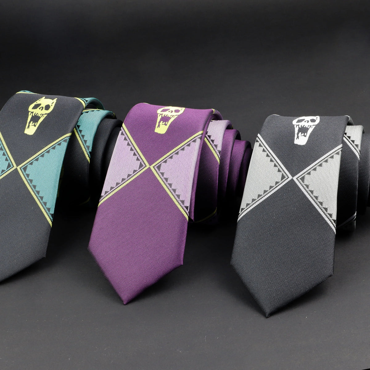  Anime JoJo Tie Kira Yoshikage Halloween Cosplay Costume Accessories KILLER QUEEN Skull Party Cosplay Accessories Fake Collar