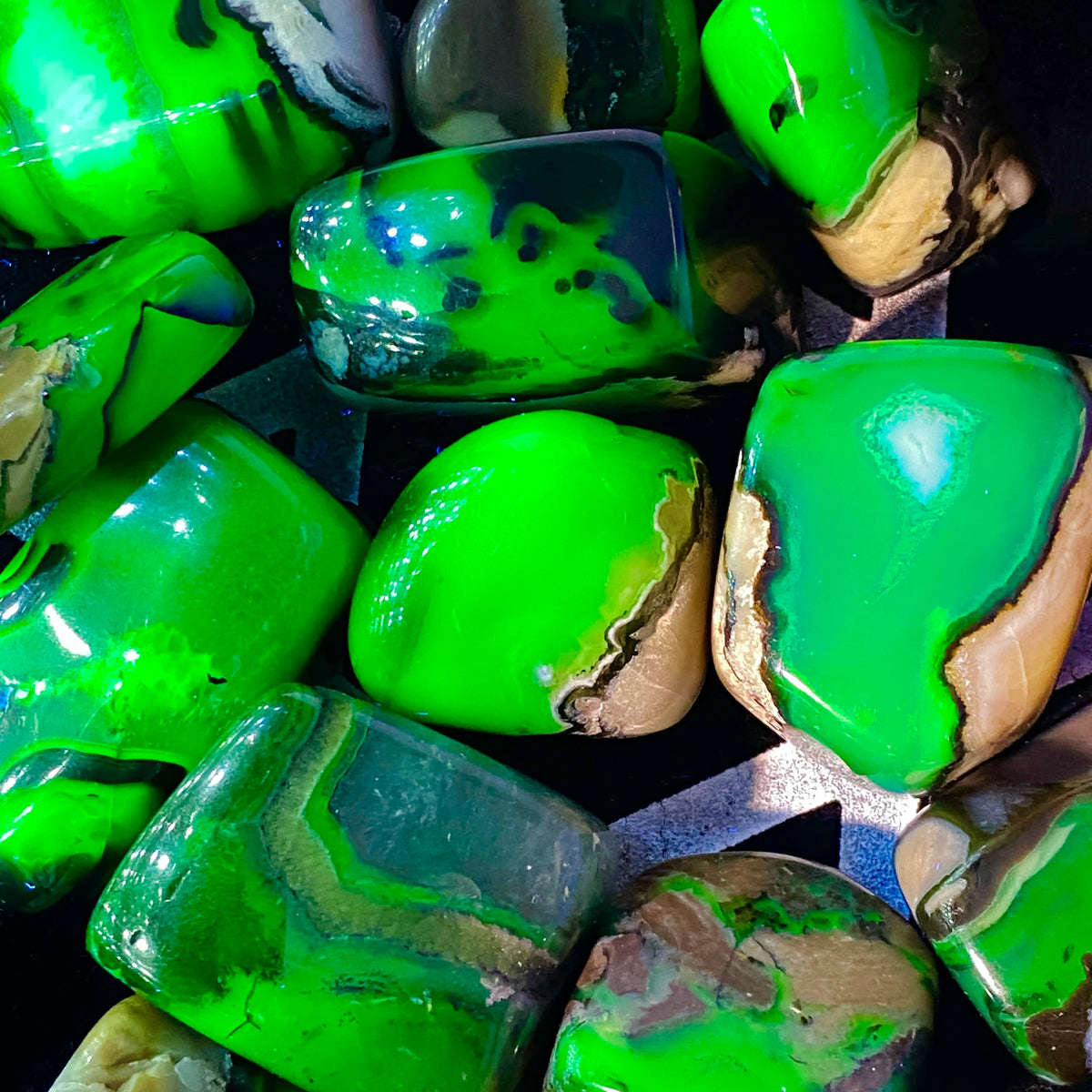 2PCs Volcanic Agate Stone-UV Fluorescent,Irregular Shape,Stone Collections,Excellent Gifts,Family And Friends Gift,DIY Decor
