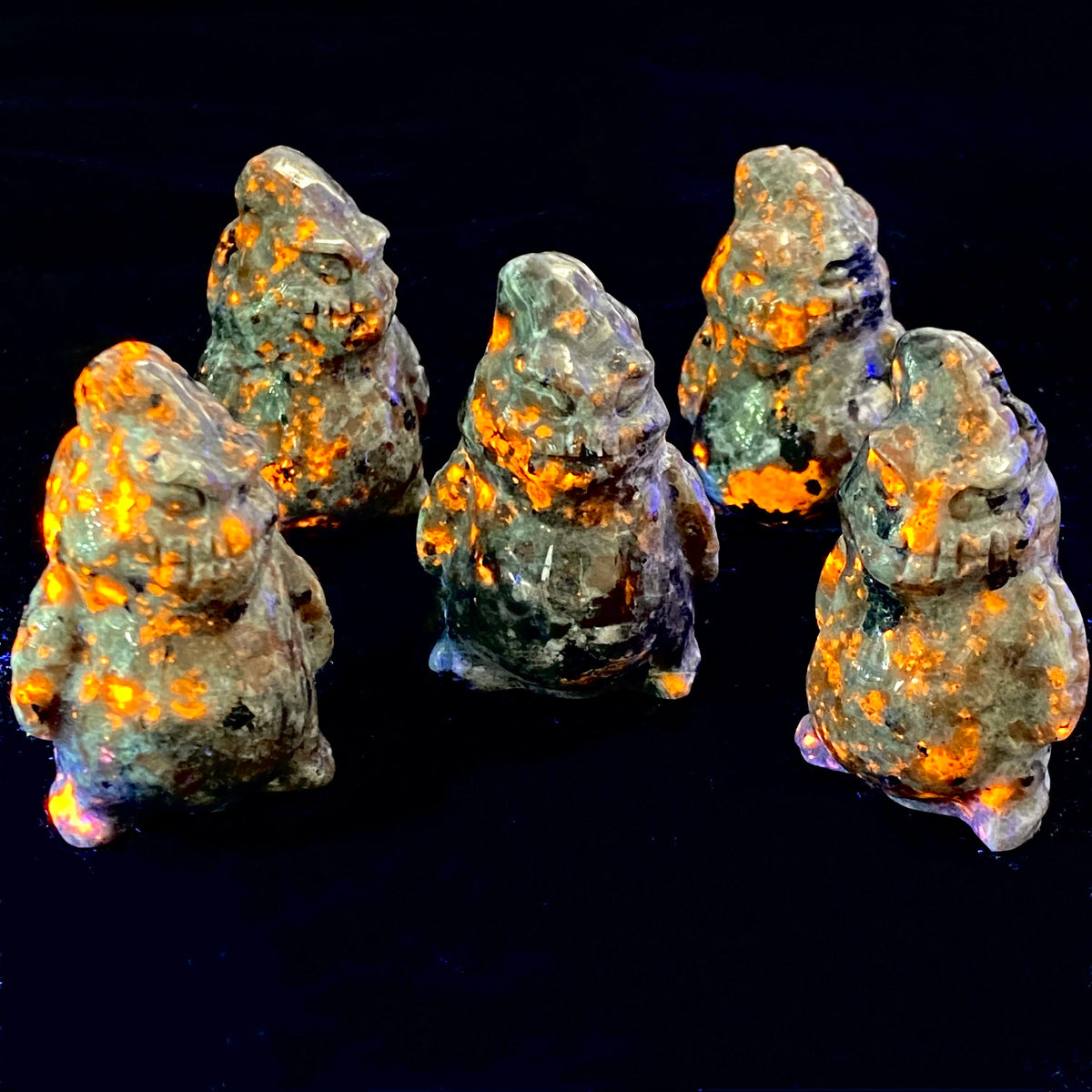 1PC Yooperlite Clown Figurines-UV Fluorescent,Stone Collections,Ideal for Halloween,Christmas,Easter,Graduation Gifts,Room Decor