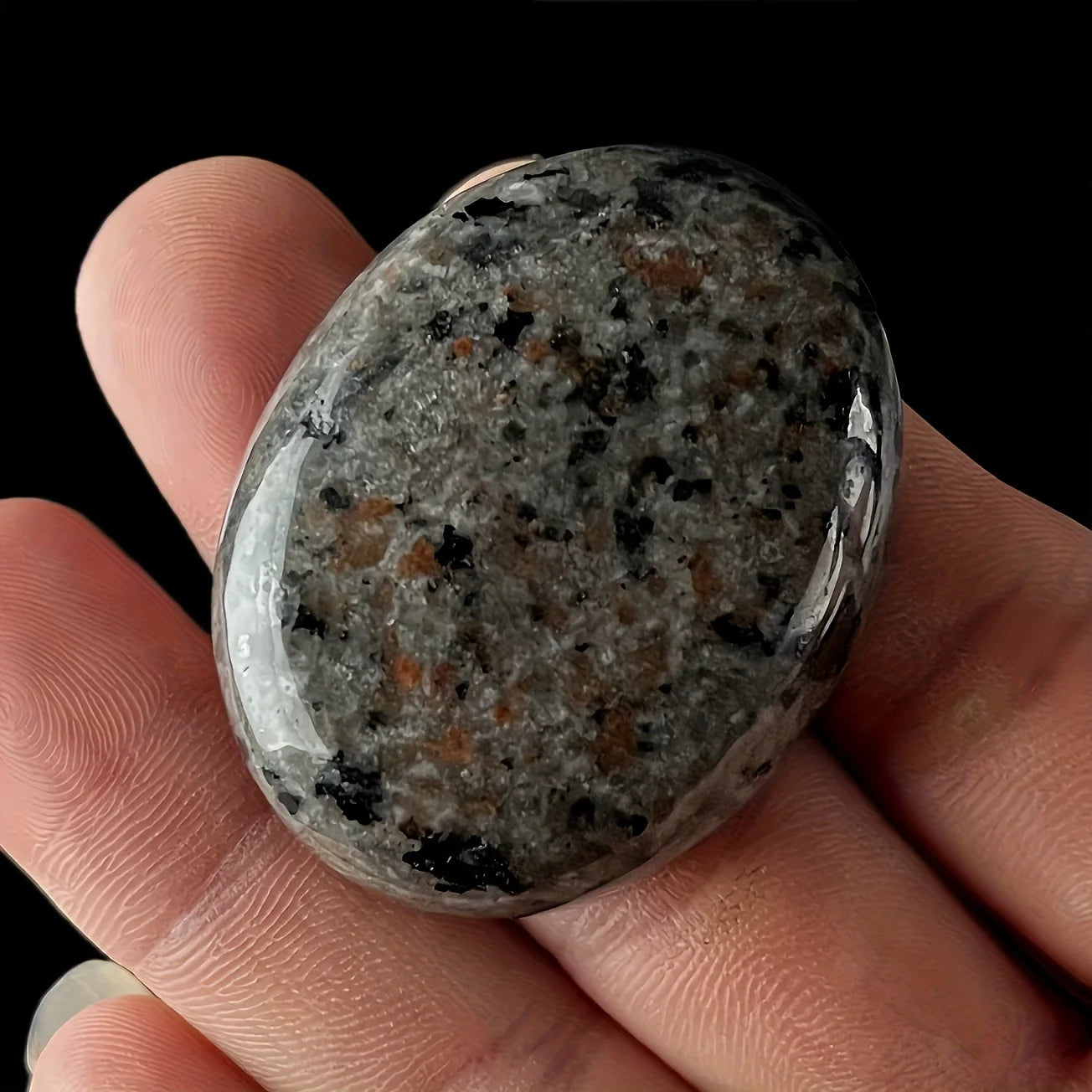 Natural Yooperlite Stone Crystal Palm Rock Flame Stone, UV Light Reactive, Syenite With Fluorescent Sodalite Emberlite Tumble