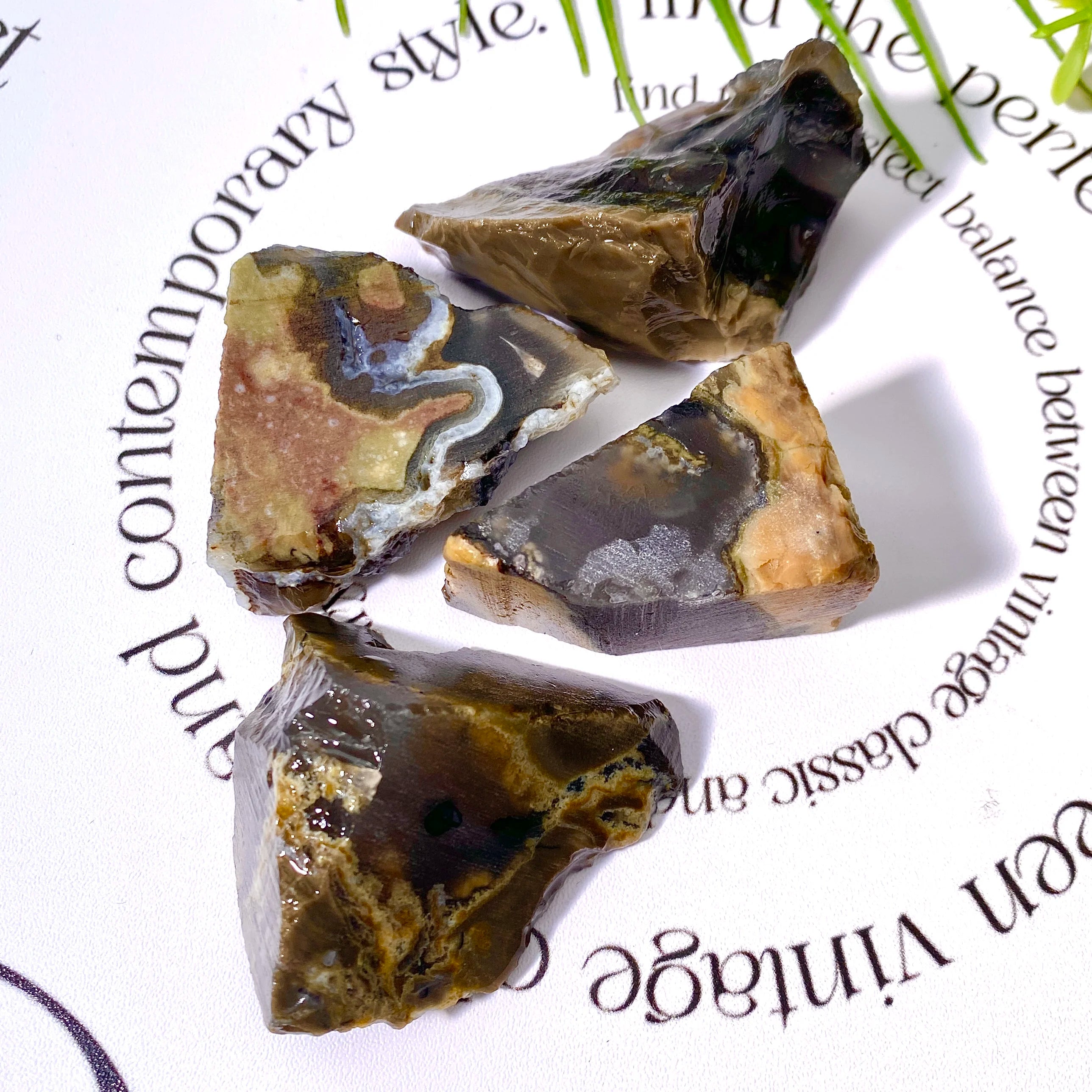 100g/200g Volcanic Agate Raw Stone-UV Fluorescent,Irregular Shape,Stone Collections,Excellent Gifts,DIY Decorations
