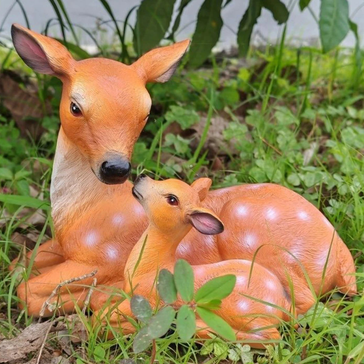 Garden Animal Deer Statues Realistic Sculpture Mothers Love Doe and Fawn Buck Stag Reindeer Outdoor Garden Yard Lawn Ornaments