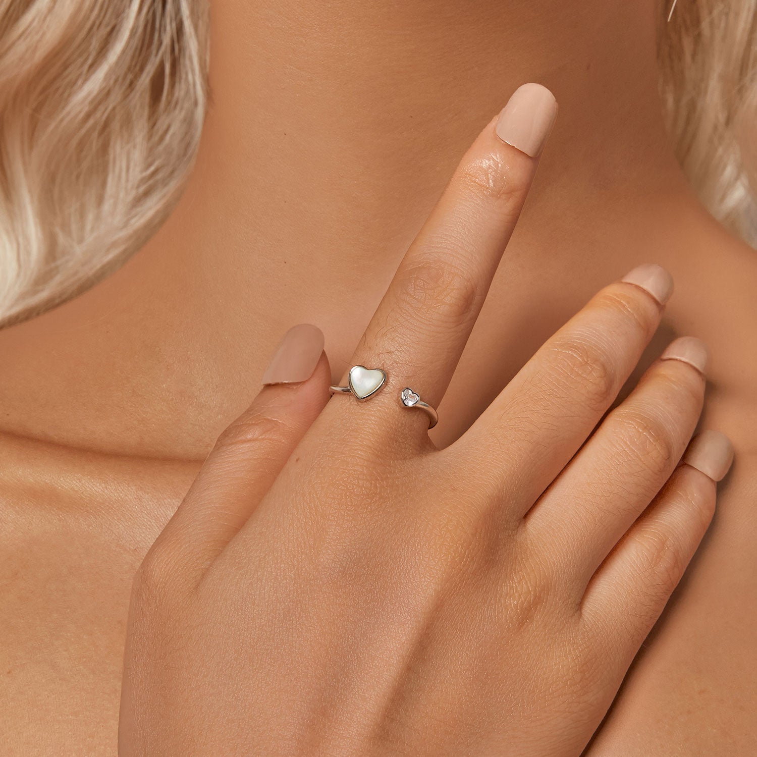 925 Sterling Silver Ring with Pavé Setting and White Shell