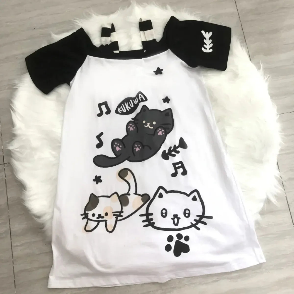 Off-Shoulder Cat Print T-Shirt – Kawaii Y2K Grunge Top