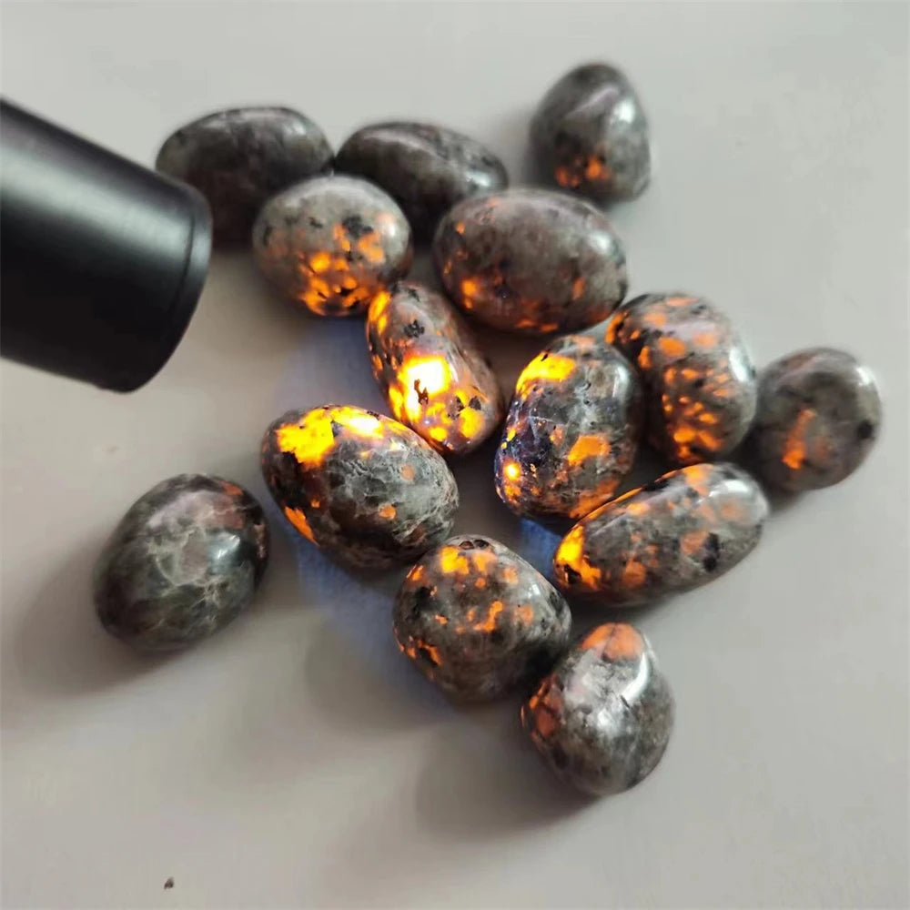 Natural Stone Yooperlite UV Fluorescent Emberlite Glowing Fire Rocks Chunks Stone Flamestone Home Decoration Stone Crystal