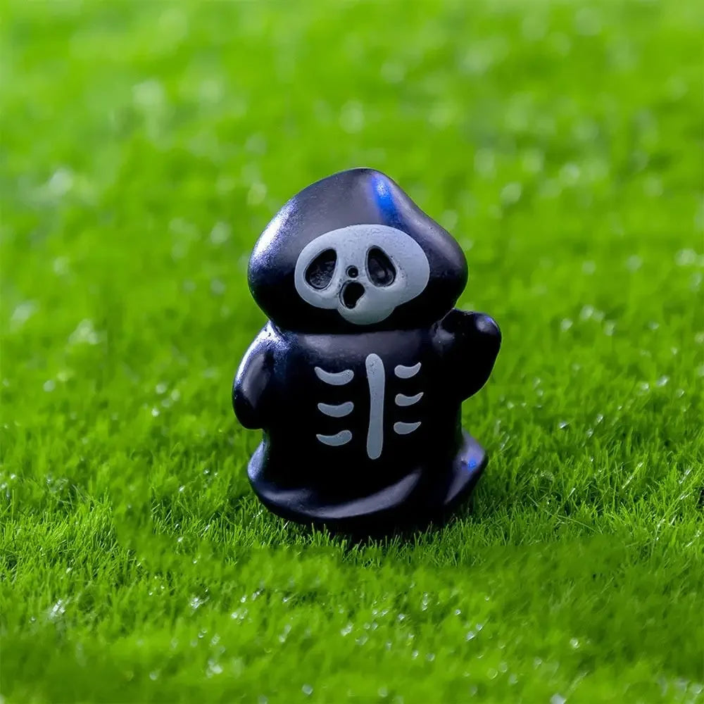 Mini Halloween Miniature Figurine Spider Bat Candle Skull Cartoon Scary Rabbit Statue Halloween Pranky Prop Desktop Knick-knack