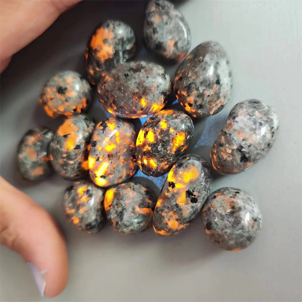 Natural Stone Yooperlite UV Fluorescent Emberlite Glowing Fire Rocks Chunks Stone Flamestone Home Decoration Stone Crystal