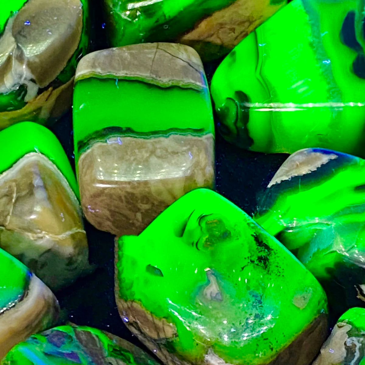 2PCs Volcanic Agate Stone-UV Fluorescent,Irregular Shape,Stone Collections,Excellent Gifts,Family And Friends Gift,DIY Decor