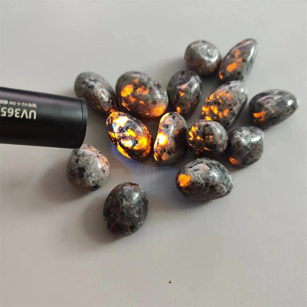 Natural Stone Yooperlite UV Fluorescent Emberlite Glowing Fire Rocks Chunks Stone Flamestone Home Decoration Stone Crystal