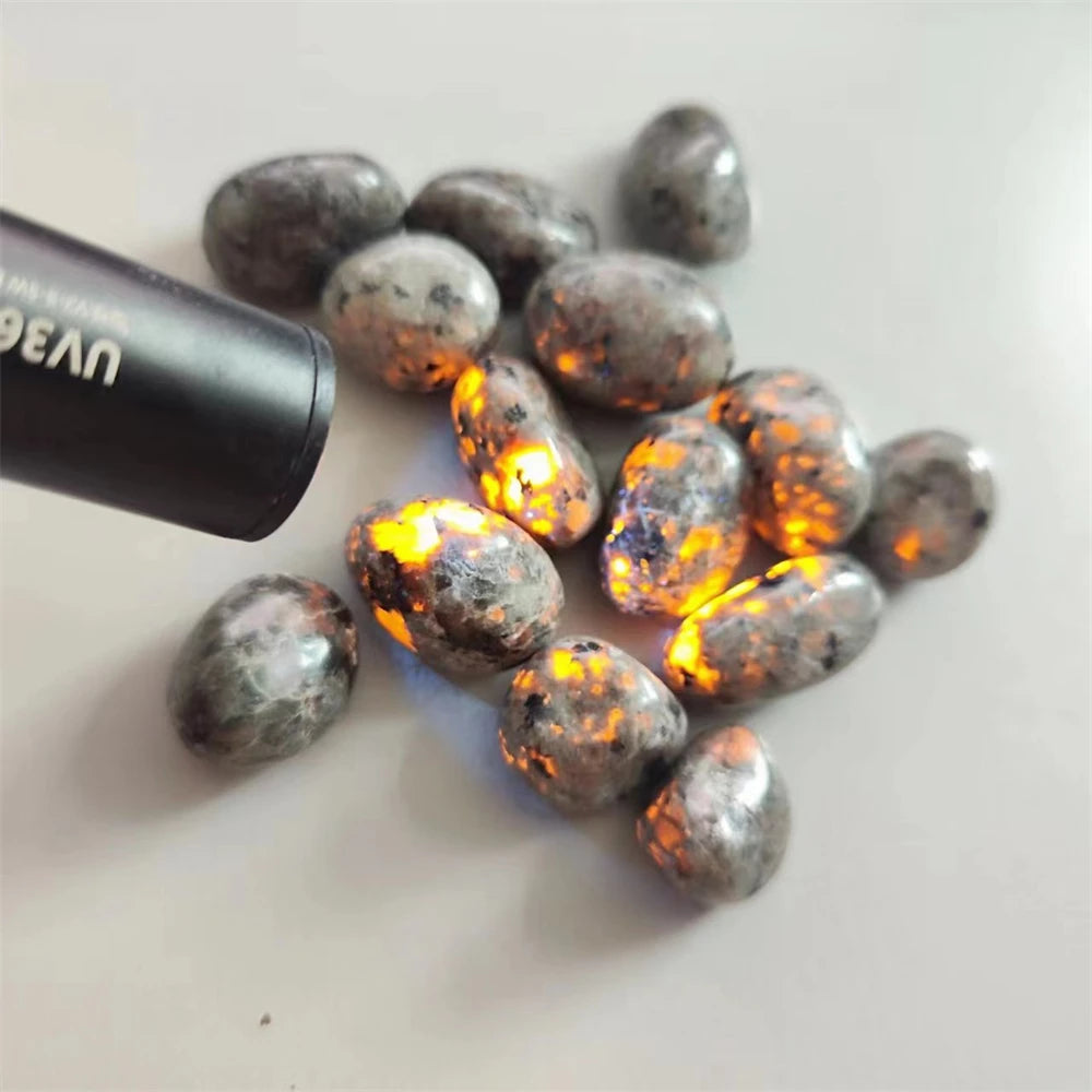 Natural Stone Yooperlite UV Fluorescent Emberlite Glowing Fire Rocks Chunks Stone Flamestone Home Decoration Stone Crystal