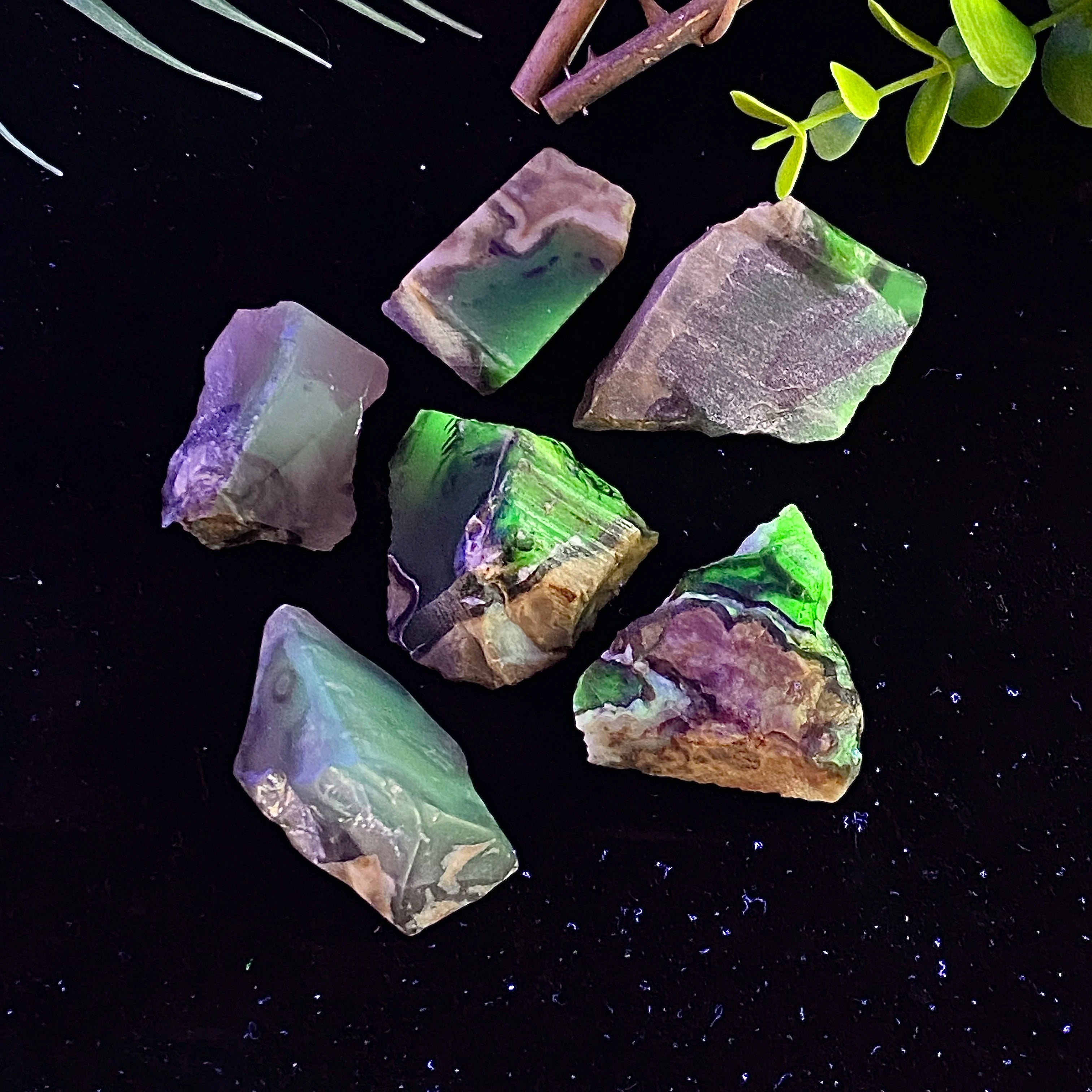 100g/200g Volcanic Agate Raw Stone-UV Fluorescent,Irregular Shape,Stone Collections,Excellent Gifts,DIY Decorations