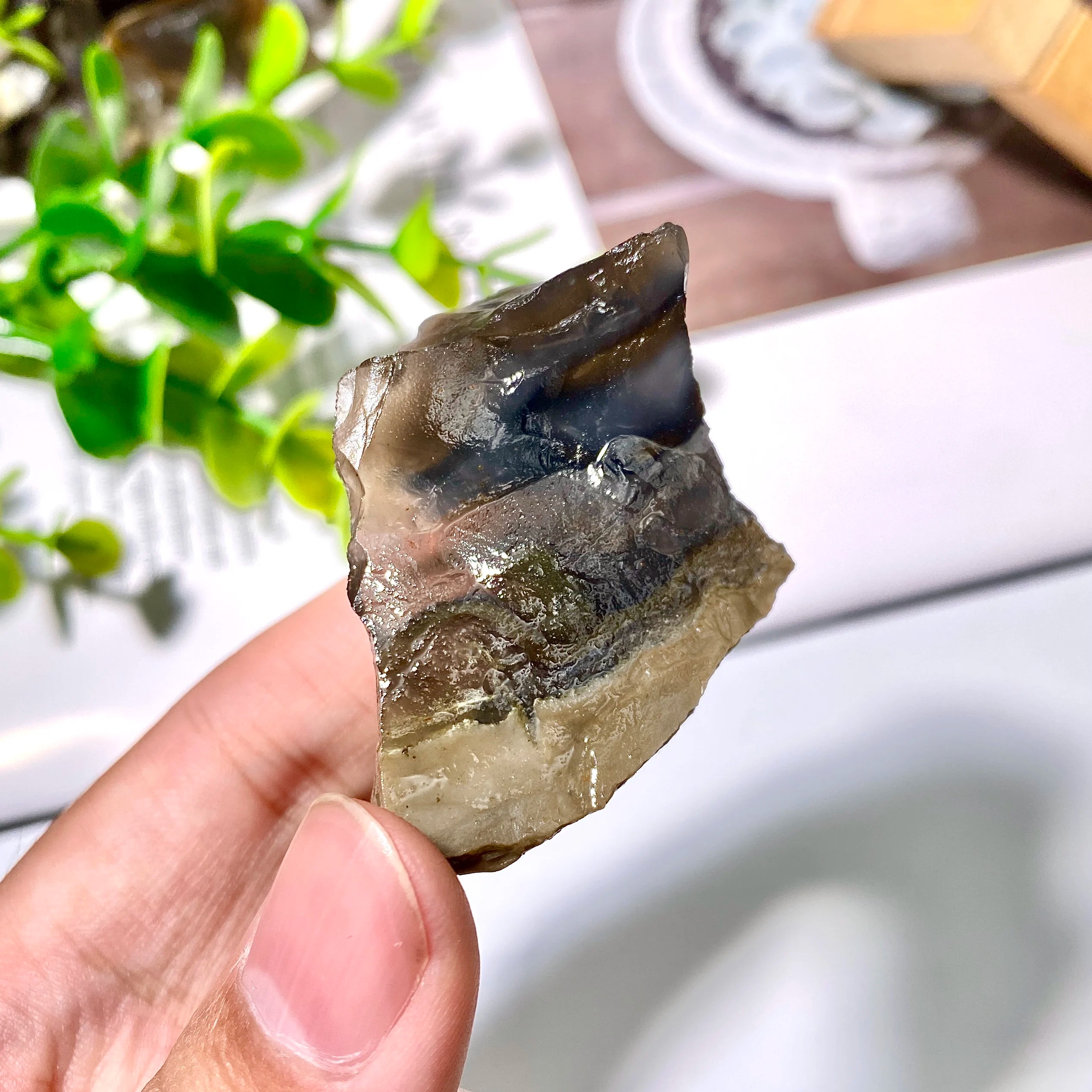 Random 50g/100g High Quality Volcanic agate Raw stone Decoration Natural Crystal Raw Stone, Birthday gift, Scene decoration.