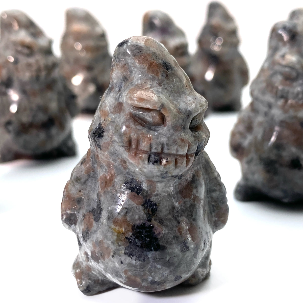 1PC Yooperlite Clown Figurines-UV Fluorescent,Stone Collections,Ideal for Halloween,Christmas,Easter,Graduation Gifts,Room Decor