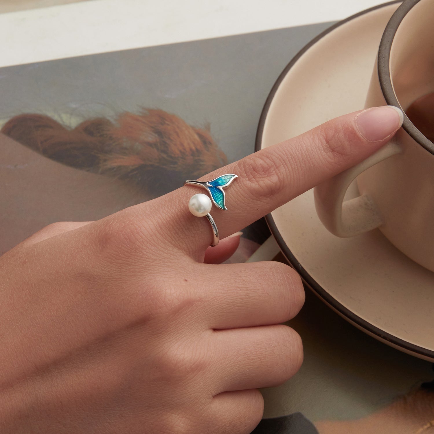 925 Sterling Silver Enamel White Gold Plated Fishtail Ring with Quality Shell Pearl for Women