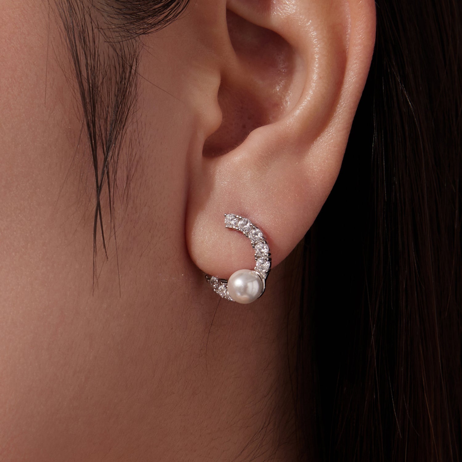 925 Sterling Silver White Gold Plated 1.6cm Hoop Earrings with Synthetic Pearl for Women