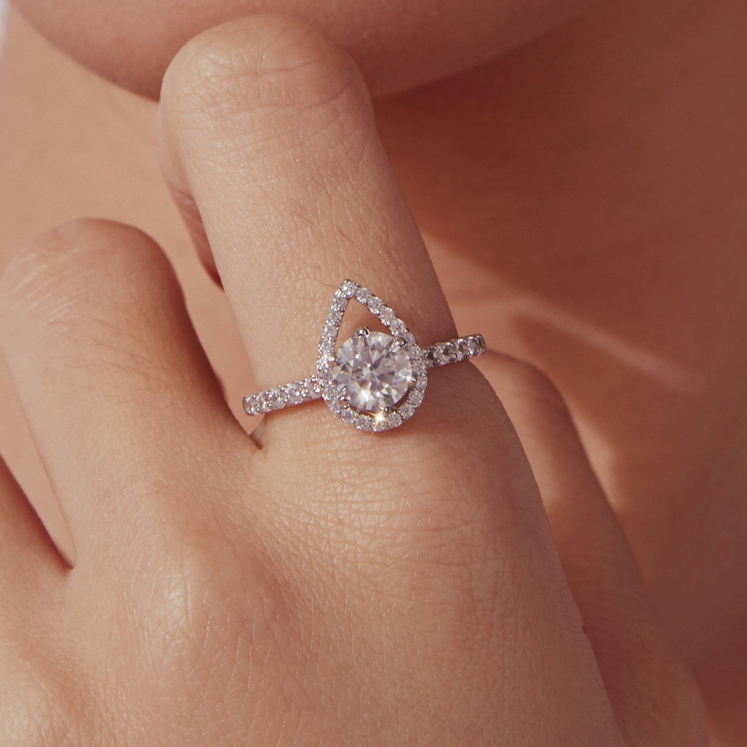 925 Sterling Silver Moissanite 1 Carat Pendant Ring Size 6 for Women