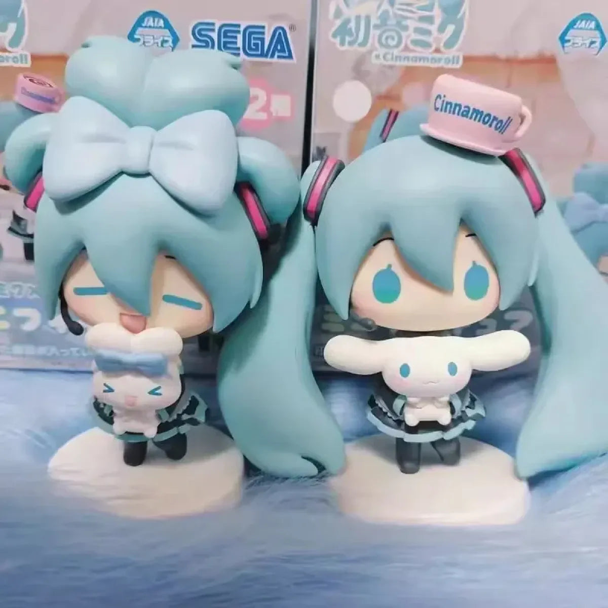 Hatsune Miku with Cinnamoroll Figure