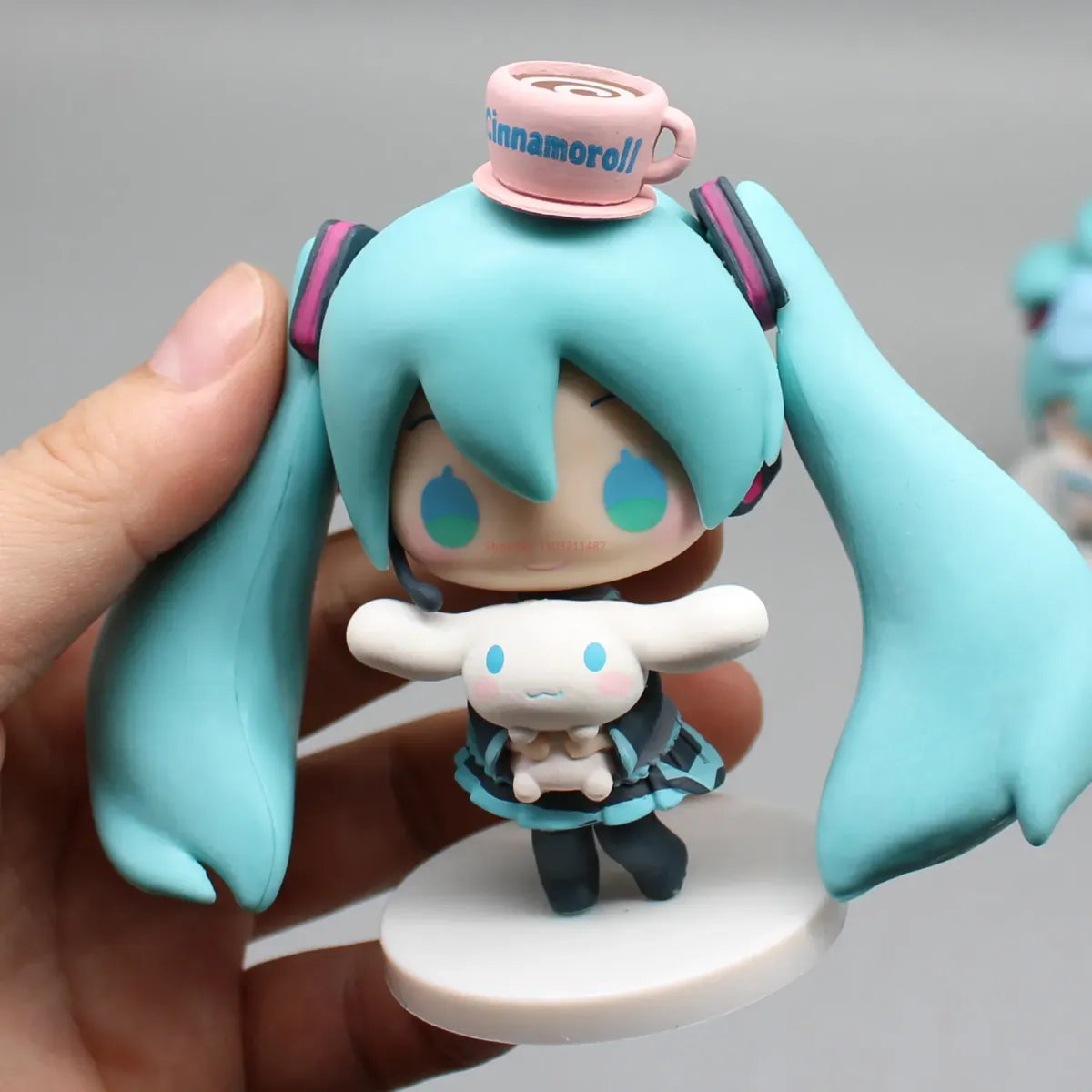 Hatsune Miku with Cinnamoroll Figure