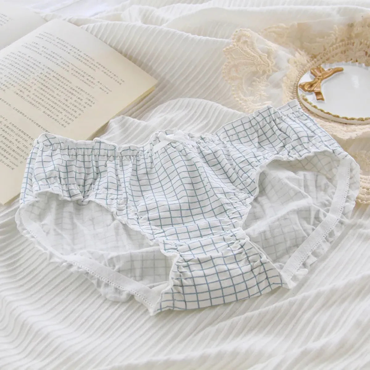 Kawaii Ruffle Edge Cotton Panties – Breathable Seamless Mid-Waist Lingerie