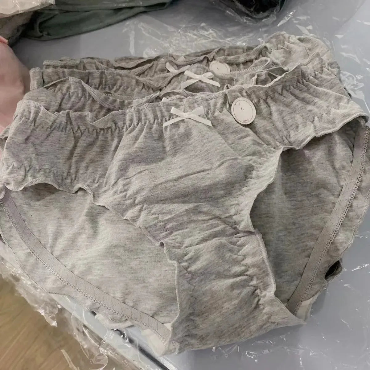 Kawaii Ruffle Edge Cotton Panties – Breathable Seamless Mid-Waist Lingerie