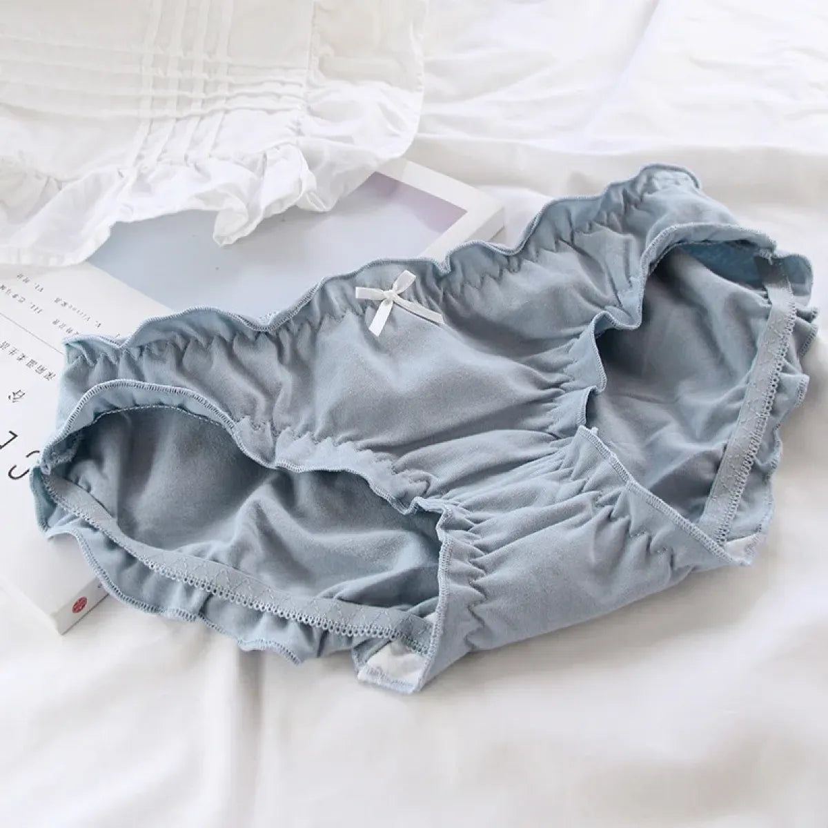 Kawaii Ruffle Edge Cotton Panties – Breathable Seamless Mid-Waist Lingerie
