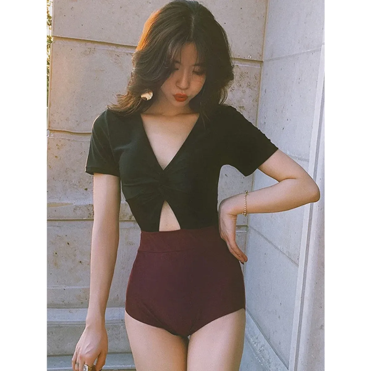 One-Piece Swimsuit – V-Neck Twist Front Cutout Design