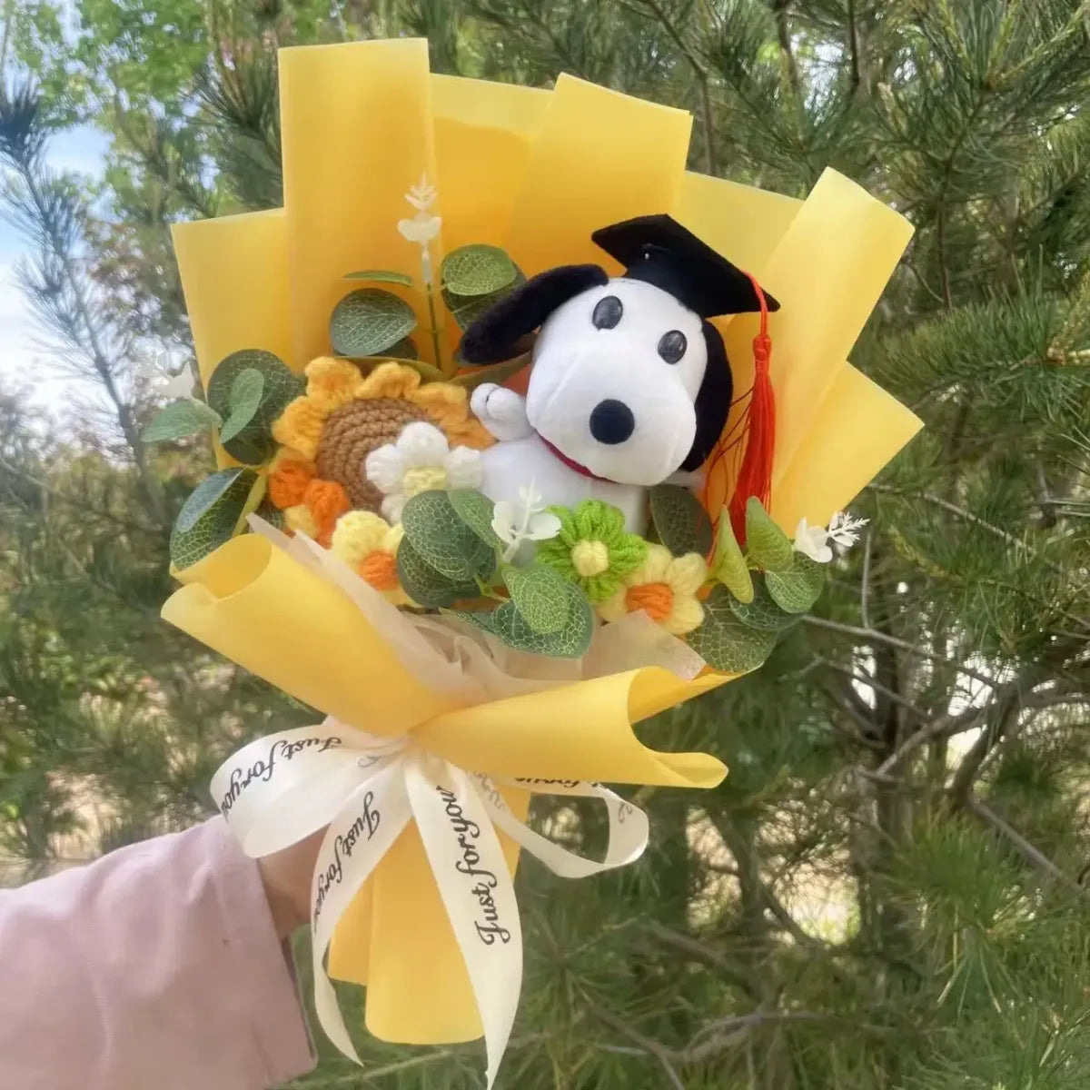 Kawaii Snoopy Plush Bouquet – Crochet Flowers Valentine or Graduation Gift