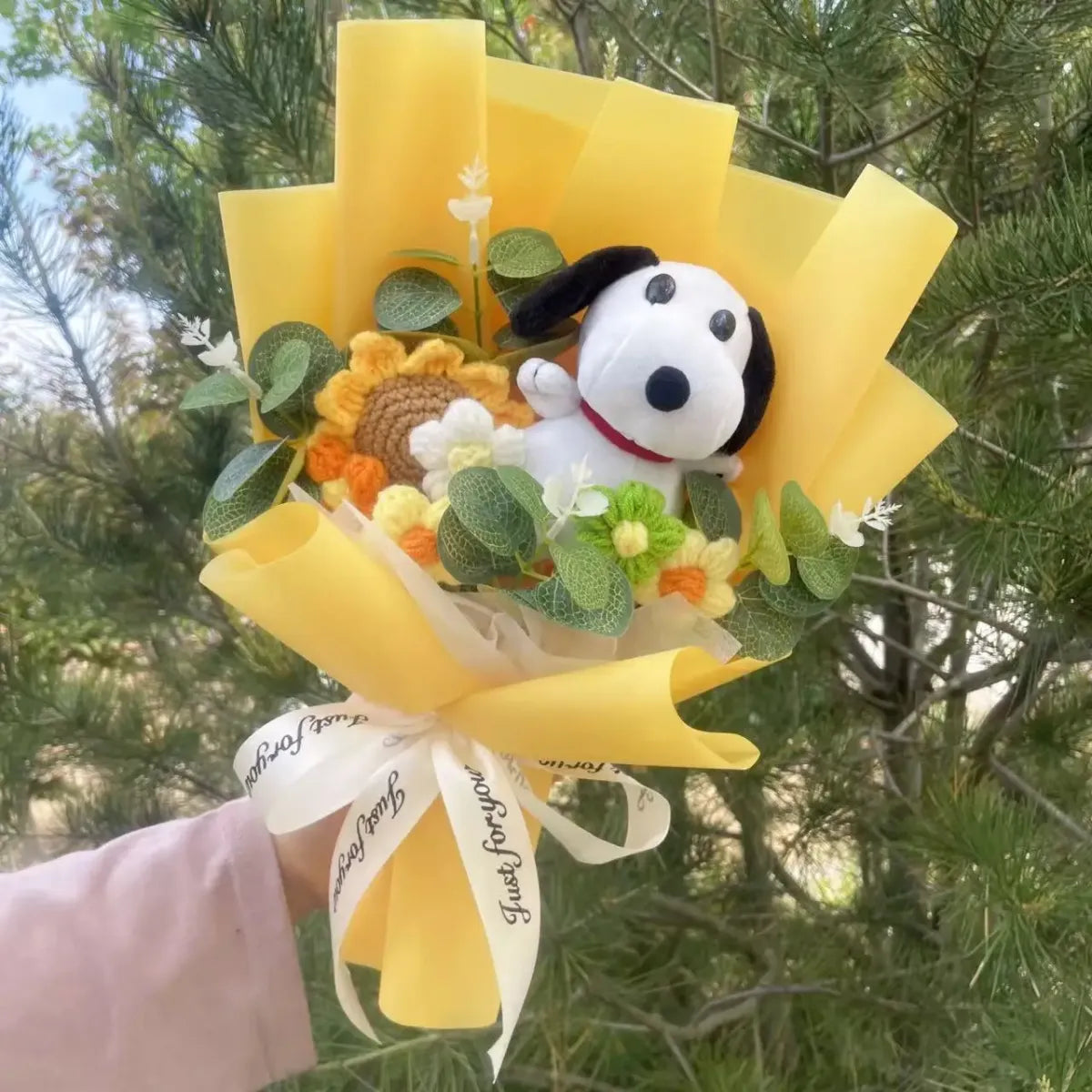 Kawaii Snoopy Plush Bouquet – Crochet Flowers Valentine or Graduation Gift